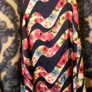 Size 7, girls dress wave flower pattern.